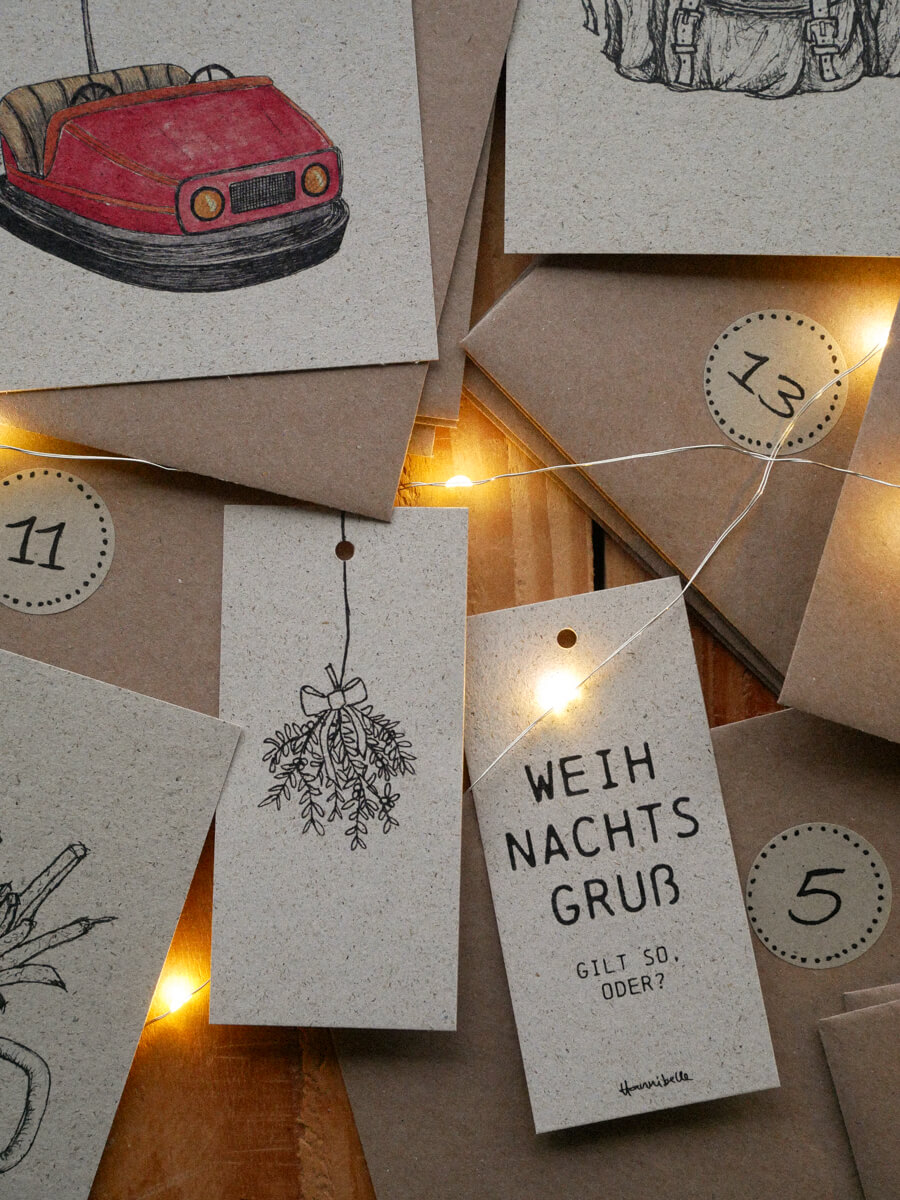 Adventskalender mit Karten und Geschenkanhängern aus Graspapier